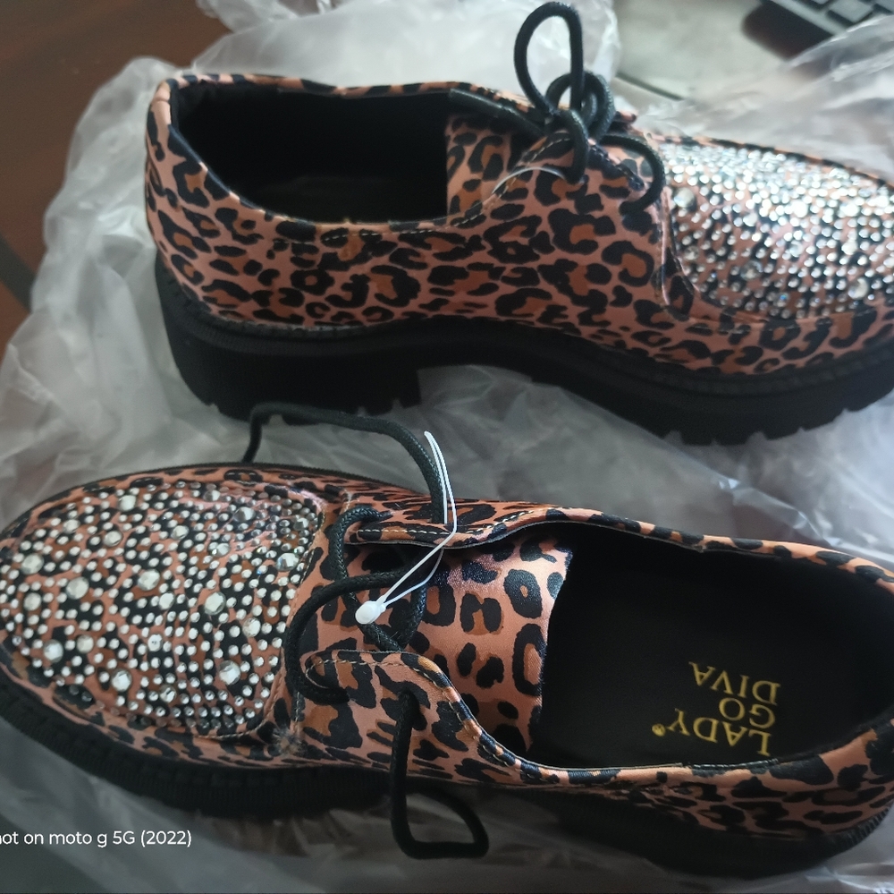 Size 6.5 – Lady Go Diva Leopard Satin Oxfords w/ Rhinestone Toes (NWT)